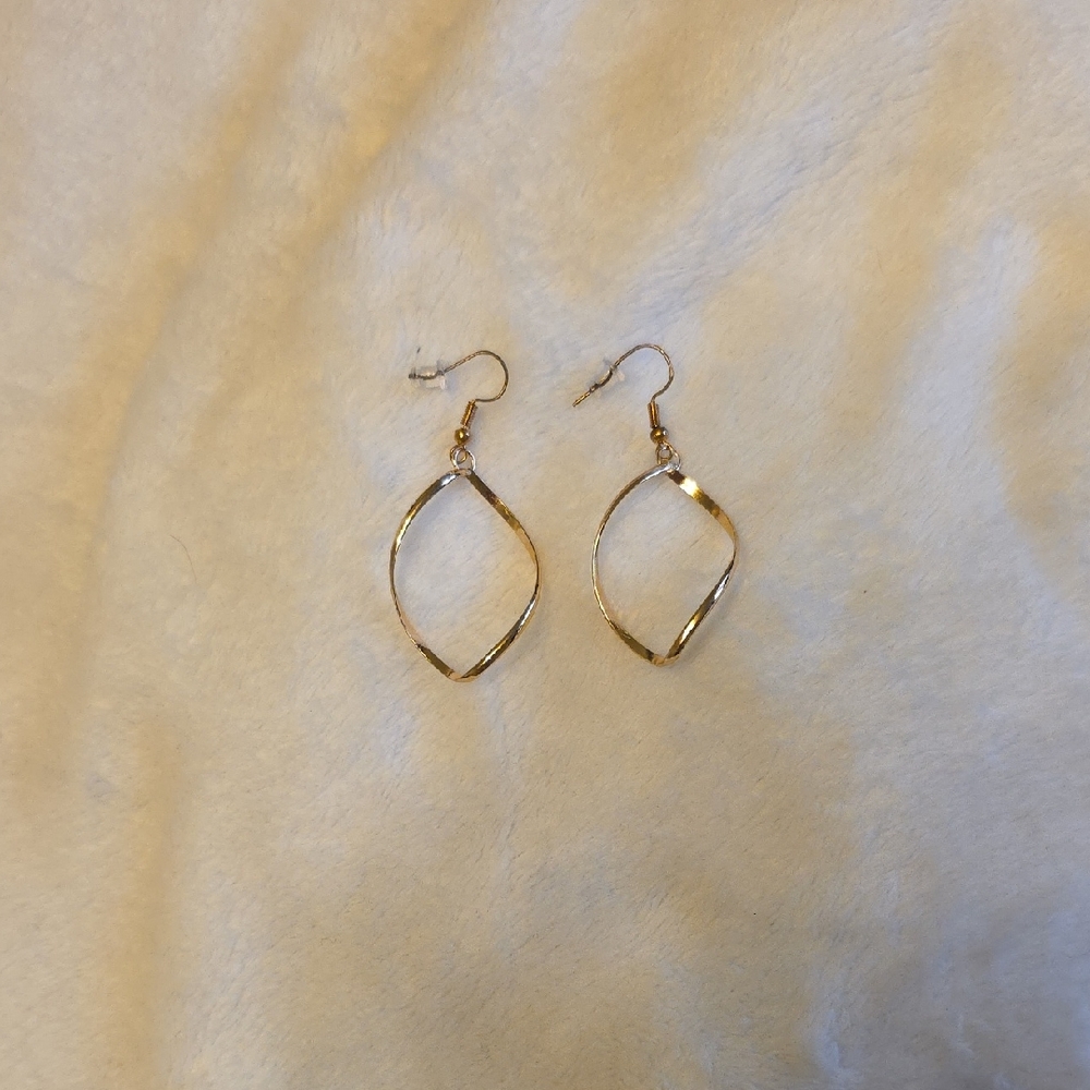 💚5/$20💚 Elegant Gold Hoop Hook Earrings